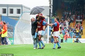 15 ağustos 2016), forvet pozisyonunda oynamış futbolcudur. Police Officer Is Charged With Taser Murder Of Dalian Atkinson Express Digest