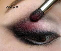 طريقة عمل مكياج عين القطة