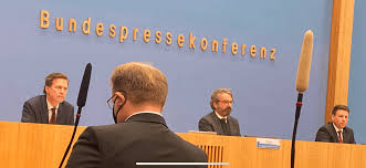 Tilo jung sorgte mit seinem unkonventionellen format jung und naiv in der bundespressekonferenz für einigen unmut. Corona Denunziation Unter Journalisten Reitschuster De
