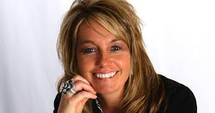 Donna Houghton's Instagram, Twitter & Facebook