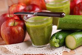 En effet, le mode de préparation conserve la qualité nutritionnelle des produits. Un Jus Vert Aux Courgettes Vitaality Jus De Fruits Frais Maison Jus De Legumes Frais Jus Crus Extracteur De Jus Jus De Fruit Jus Crus Jus Verts Recettes De Jus