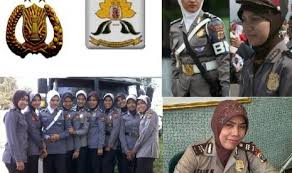 Sebenarnya, penggunaan jilbab oleh polwan bukannya dilarang. Baitul Muslimin Polwan Berjilbab Dijamin Uud 1945 Republika Online