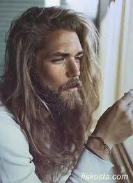 Ama ilk önce uzun erkek saç modellerini tanıyalım sonra bakım kısmına geçeriz. Uzun Sac Modelleri Erkekler Icin 20 Oneri