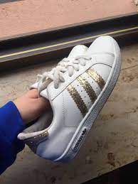 Für alle anlässe das richtige. Adidas Sneaker Mit Goldenen Streifen 030459