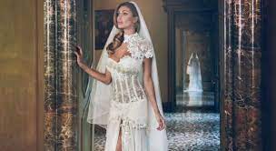What are the secrets that he holds, and what fate do those secrets spell for the vampire species? Abiti Da Sposa Vanitas 2019 Off 70
