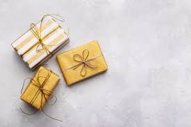 Cajas De Regalo De Oro Premium Photo Freepik Photo Fondo Navidad Ribbon Vintage En 2020 Cajas De Regalo Regalos De Oro Cajas