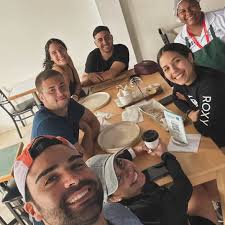 Inspirada en la fuerza y grandeza del Yunque 🌳⛰️. Doble carne, bacon,  queso suizo y frescura natural. La hamburguesa que domina la selva de tu  hambre.” Todos los días 5:30AM