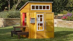 2 Idees De Bricolages Facile A Faire Avec Des Enfants In 2020 Playhouse Outdoor Diy Outdoor Play Houses
