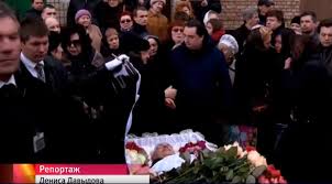 На похороны олеся бузины слетелись украинские сми. Narod Kieva Prognal S Pozorom Ukrainskie Smi Iz Pohoron Olesya Buzina Video Dossier