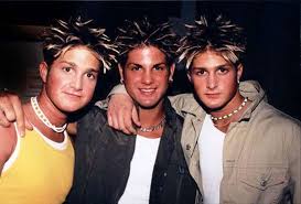 Sono tanti gli uomini che hanno amato e sfoggiato i capelli mullet a partire dagli anni ’80, come l’indimenticabile patrick swayze in dirty dancing e kiefer sutherland in ragazzi perduti. Capelli Uomo Da Non Copiare Foto Qnm