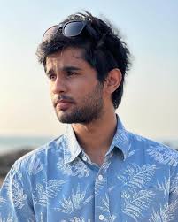 Old photo, don't @ me. But someone take me to the beaaaach! 📸  @rhea_vesuwala