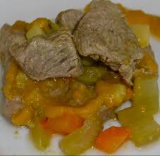 Spezzatino con patate in pentola a pressione, un classico della cucina italiana ma, la cottura in pentola a pressione, rende ingredienti: Tengofame Spezzatino Di Vitello Con Verdure