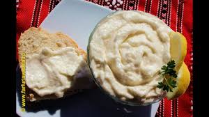 Eu ma adresez acum incepatorilor, celor care nu au facut pana acum aceasta salata de icre de crap. Salata De Icre De Hering Farfuria Vesela Youtube