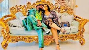 When god says you no man can say no, thank god for this masterpiece uli music festival 30th december is today 6pm don't miss it see you soon. Emoney And Wife Dancing To Live Band In Their New Mansion In Uli Anambra State Youtube