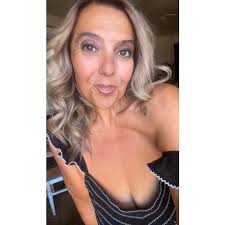 How many gallons of feed per day would be enough for 27 goats and not over  feed them