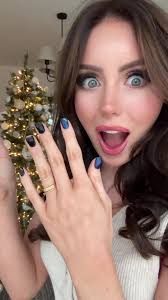 Sparkly Nail Trend: Essie Glitter Nail Polish Review