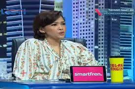Jadul memang, bahkan pakaian ketiganya 90an banget. Yuk Intip Gaya Fashionable Maia Estianty Saat Jadi Juri Indonesian Idol