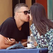 Edin džeko, kapiten fudbalske a reprezentacije bosne i hercegovine, još nije postao igrač intera. Gloria Treca Beba U Cetiri Godine Amra I Edin Dzeko Dobili Djevojcicu I Nadjenuli Joj Predivno Ime