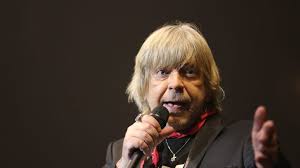 Ecouter renaud gratuitement regarder le clip video renaud, ecoute manu, ecoute toutes les chansons de renaud, ses plus grands titres en ligne. Le Chanteur Renaud Hospitalise En Raison D Une Maladie Pulmonaire