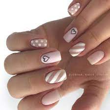 Sé que están muy de moda las uñas largas, ya sean de gel, acrílicas, de pega o bien las nuestras naturales, pero también sé que muchas de vosotras no os sentís cómodas con las uñas tan largas, en forma de pico o cuadradas, y que os resulta mucho más fácil tener unas uñas más cortas en vuestro día a. Ideas Para Tener Unas Bonitas Fire Away Paris Manicura Para Unas Cortas Manicura De Unas Disenos De Unas Mate