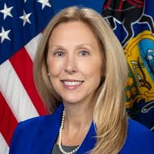 Liz Hoch (@lizspayd16)