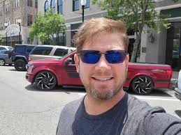 Can you use tables in the Amtrak cafe car for non-dining purposes?