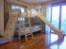 クライミングウォールにバスケットゴール 楽しさいっぱいの滑り台付き二段ベッド 子供部屋のデザイン ベッド 子供部屋