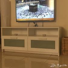 طاولة تلفزيون من ايكيا للبيع