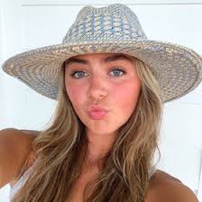 Georgia Lowe (georgialowe13)