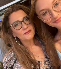 Hi I m in desperate need of an emdr therapist due to psychological traumas  that I suffered and are affecting my life now. Does anyone know any EMDR  therapist in the south