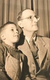 Antonio Gilman Guillén a los 6 años con su abuelo Jorge Guillén....