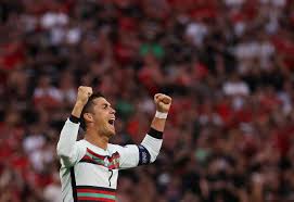 The tall frontman had burst onto the international scene with seven goals for his country in 1993 while playing for bank tejarat fc. Portugal Vs Prancis 2 2 Cristiano Ronaldo Samai Rekor Gol Ali Daei Sport Tempo Co