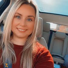 Is 7Brew having free drinks today and what are the times?