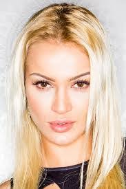 Candice Jacobs's Instagram, Twitter & Facebook