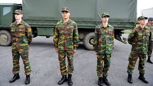 De militaire dierenarts in een paardeninfirmerie werd in die tijd steeds bijgestaan door vier groepen van … na de troebele oorlogsjaren ontstonden er over gans het belgisch grondgebied talrijke. Helft Beginnende Militairen Ontvlucht Belgisch Leger De Morgen