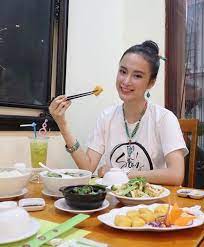 Angela phương trinh ăn chay trường, không quan tâm chuyện yêu. Angela PhÆ°Æ¡ng Trinh Äƒn Chay TrÆ°á»ng Khong Con Máº·n Ma Showbiz