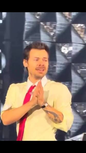 SEEING HIM CRY MADE ME CRY AND THEN WE BOTH CRODE 😭😭😭😭 i didn’t even  get a video this is from shelbs0o bc i was too busy crying . harry you are  so loved !! , #harrystyles ...
