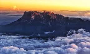 Dataran tinggi berbentuk gunung yang bernama gunung kinabalu ini berada di wilayah asia. 10 Senarai Gunung Tertinggi Di Malaysia Adalah Bagian Timur Barat Jejakpiknik Com