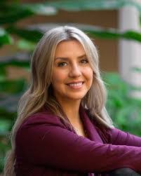 Mary Moonen's Instagram, Twitter & Facebook