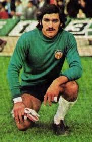 In villa los aromos of barros blancos, in the canelones department, los aromos was bought in 1945; Valencia Cf 1974 75 Carlos Santiago Pereira Liga De Futbol Deportes Y Futbol Soccer