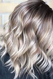 Der Haartrend Bzw Die Haarfarbe Toasted Coconut Hair Ist Perfekt Fur Alle Brunetten Die Vom Perfekten Naturlichen Blond Trau In 2020 Haarfarben Kokosnuss Haar Blond