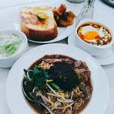 Tun m mencipta sejarah negara sebagai perdana menteri yang dilantik buat kali kedua mengikut sistem demokrasi dan perlembagaan malaysia. Kediaman Rasmi Perdana Menteri Kompleks Seri Perdana