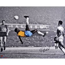 Pele Brazil National Team Fanatics Authentic Autographed 16 X 20 Bicycle Kick Spotlight Photograph Signed In Black In 2020 Bicycle Kick Pele Sports
