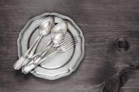 Es gibt viele tricks zu lagerung und pflege, mit soda, backpulver, natron: Silber Putzen Und Reinigen Ganz Einfach Mit Diesen 12 Hausmitteln