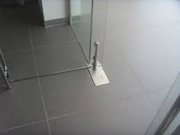 Aksesoris yang digunakan juga lebih banyak daripada. Jasa Service Floor Hinge Berbagai Jenis Pintu Kaca Di Setiabudi Jakarta Selatan