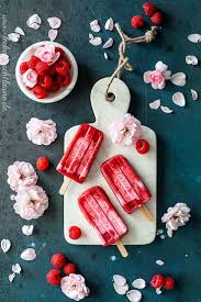 Himbeer Kokos Popsicles Ohne Eismaschine Lecker Macht Laune In 2020 Himbeeren Eis Essen Lecker