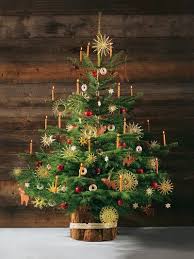 Strohsterne Am Christbaum German Christmas Traditions Christmas Christmas Decorations