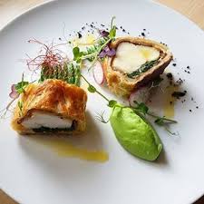 Monkfish Wellington Slavonian Black Pig Ham Young Spinach Wild Garlic Chili Pine Nuts Fava Beans Puree Wild Asp Festliches Essen Essen Dekorationen Kochkunst