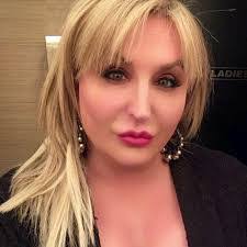 Beth Krouse's Instagram, Twitter & Facebook