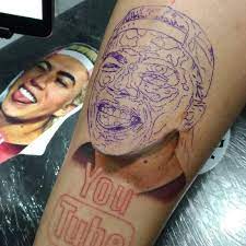 Whindersson nunes trabalhava de garçom e começou a gravar vídeos dos seus pensamentos e postar no youtube. Fa Faz Tatuagem Super Realista Do Rosto De Whindersson Nunes